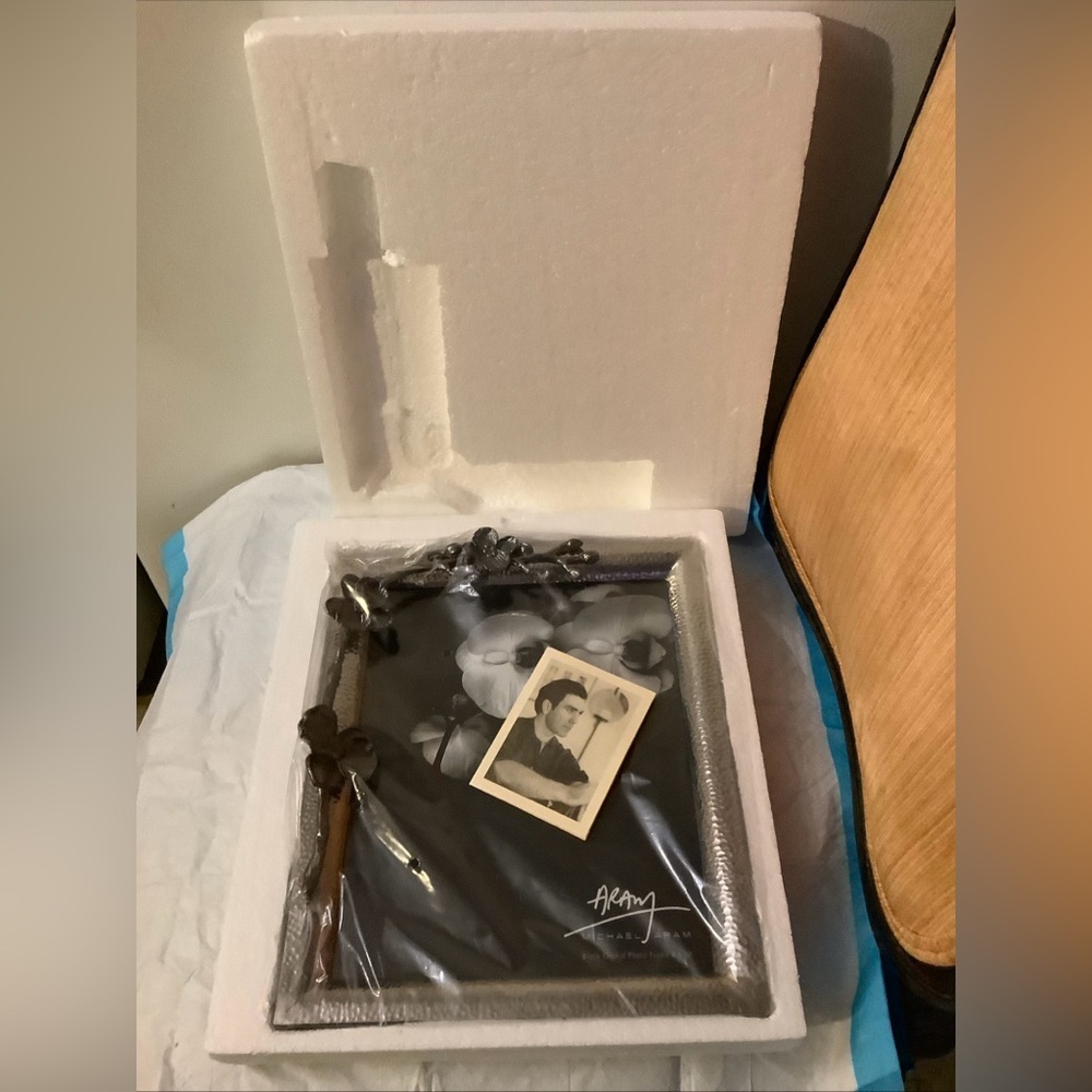 NOT AVAILABLE- DO NOT BUY IT Black Orchid Photo Frame​​​ - Picture 2 of 8